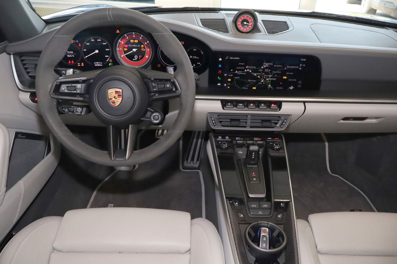 Fahrzeugabbildung Porsche 911 992 Turbo S Cabrio LIFT, SportDesign, Carbon