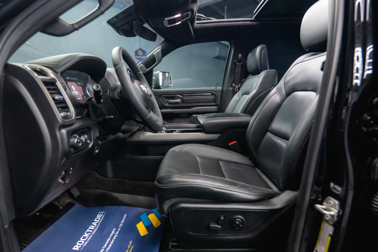 Fahrzeugabbildung Dodge RAM 5.7 V8 HEMI 4x4 NIGHT LARAMIE *Pano*RAMBOX*