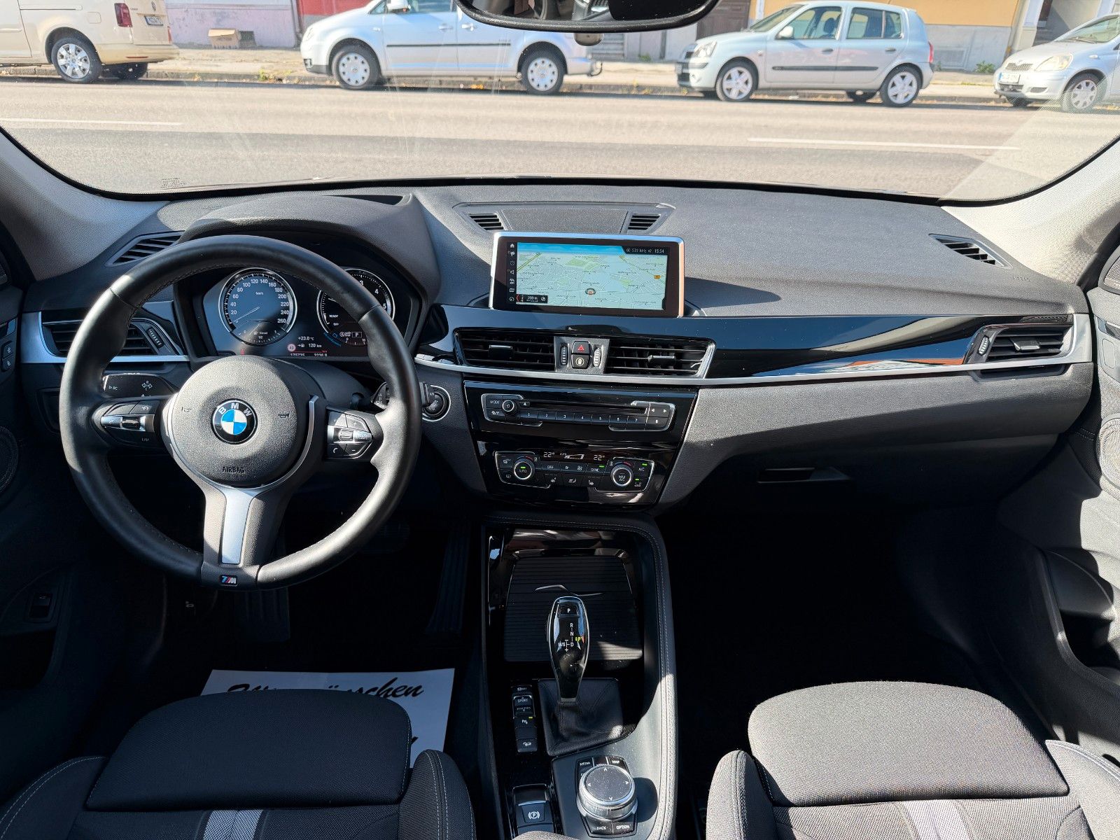 Fahrzeugabbildung BMW X1 xDrive 18 d Sport Line 1-Hand HUD AHK 8-FACH