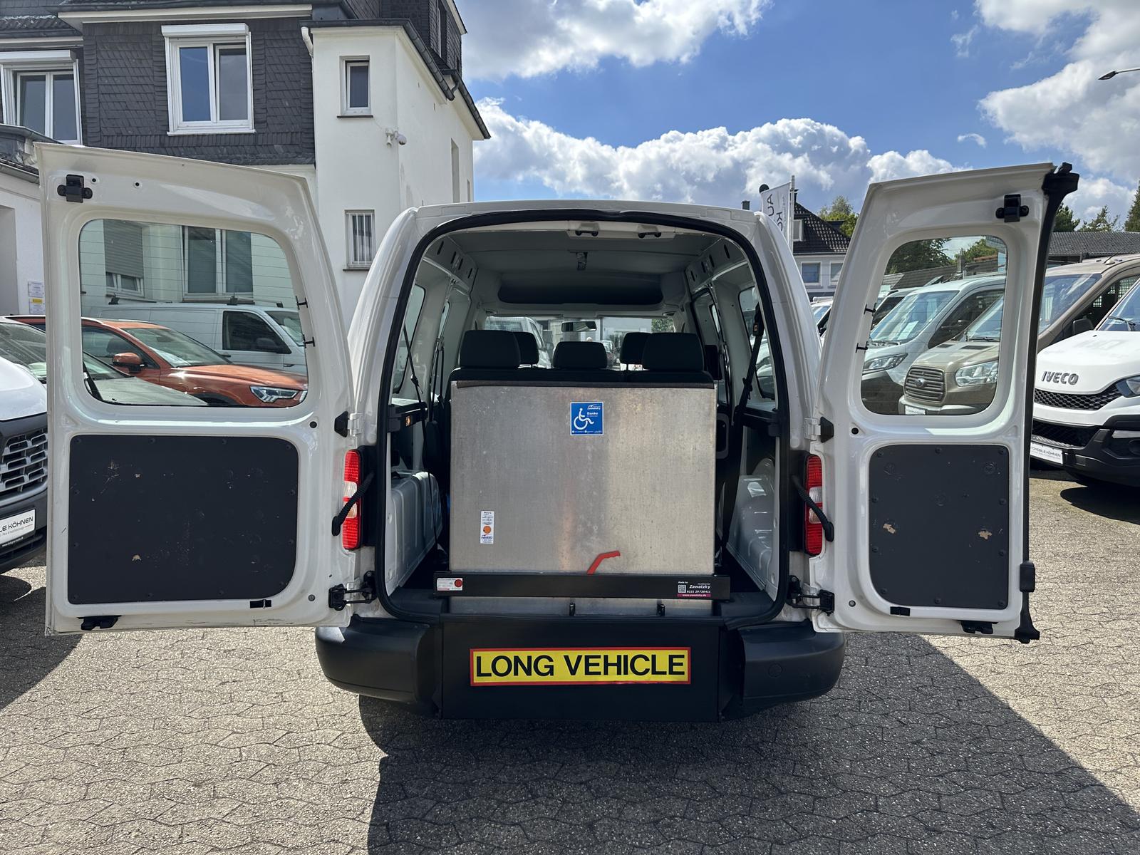 Volkswagen Caddy Maxi RAMPE / ROLLSTUHL / 1 HAND / 