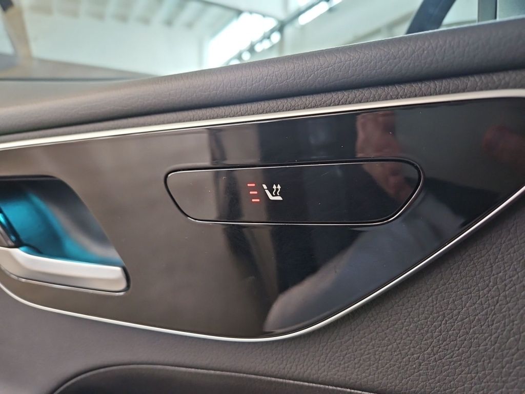 Fahrzeugabbildung Mercedes-Benz C 200 Avantg. Navi LED SHZ Ambie. KeyLess KAM