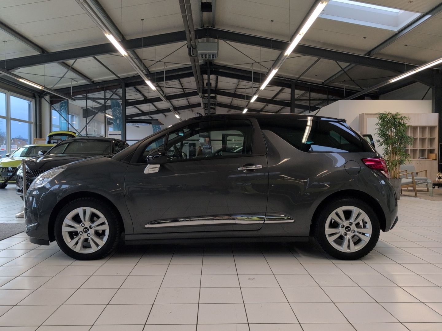 Fahrzeugabbildung Citroën DS3 1.2 PureTech 110 Navi Rückfahrkam. Notbrems.