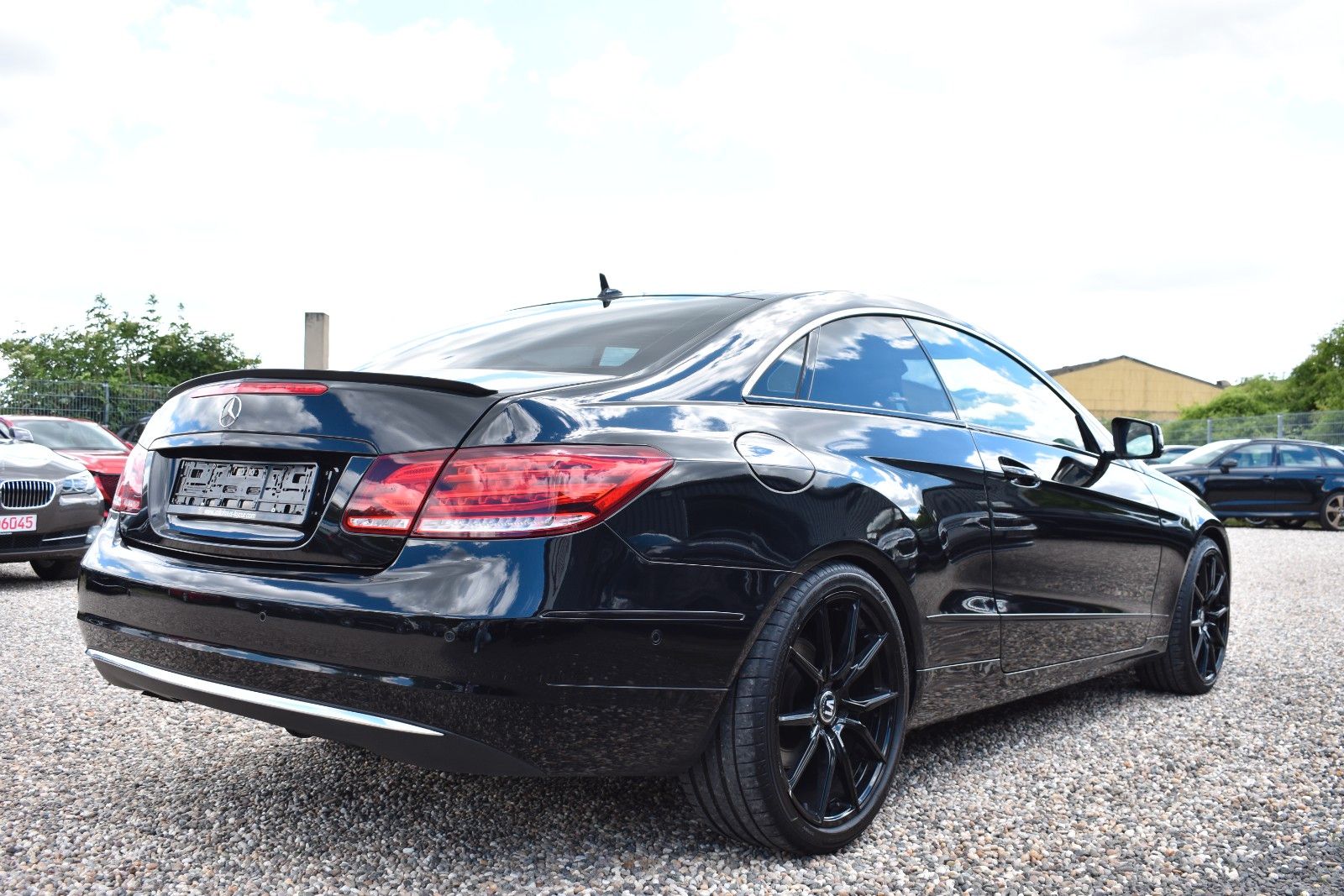 Fahrzeugabbildung Mercedes-Benz E 200 Coupe  ILS /Panorama/SHZ/Navi/19 Zoll