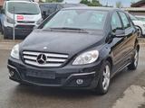 Mercedes-Benz B 160 8fach AHK wenig Km! - Mercedes-Benz B 160: Van