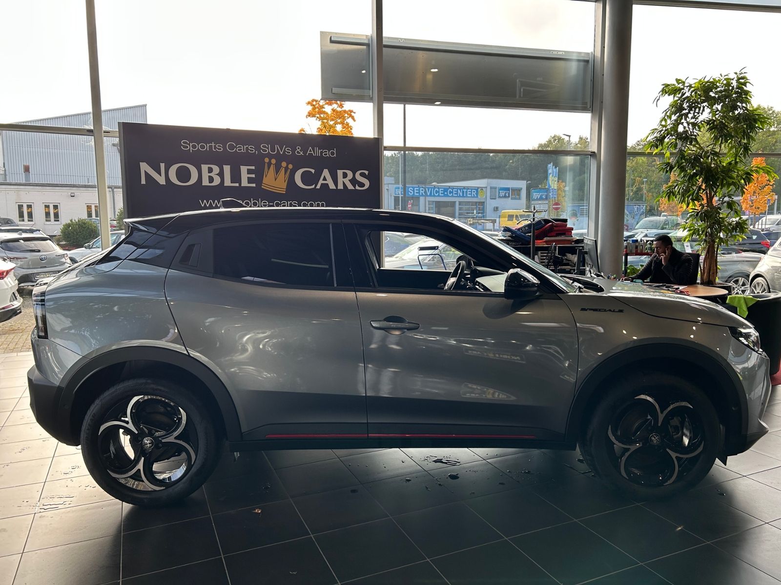 Fahrzeugabbildung Alfa Romeo Junior Ibrida Speciale - Technologie Paket