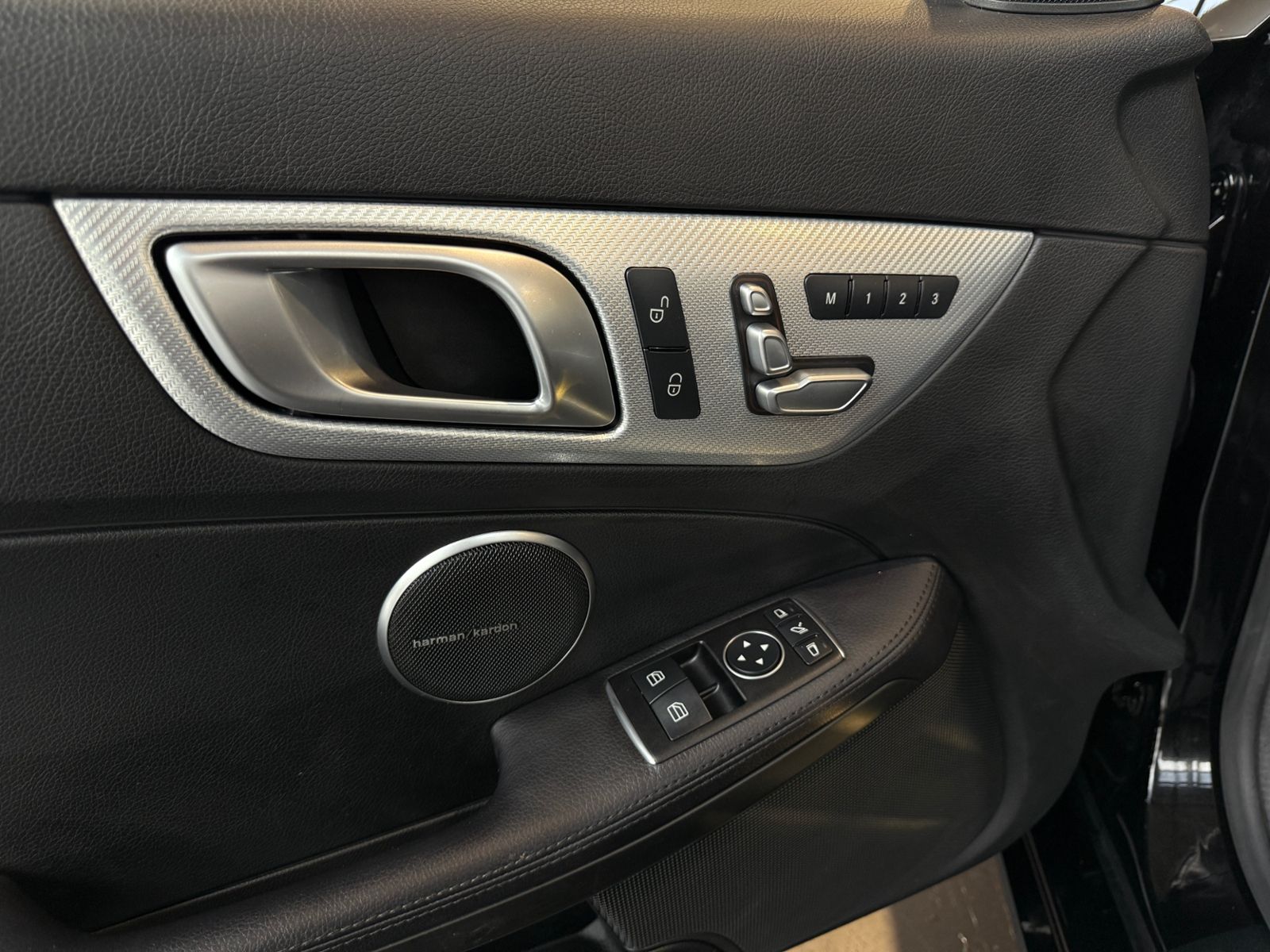 Fahrzeugabbildung Mercedes-Benz SLC 300 AMG Line H/K MEMORY LED ALU