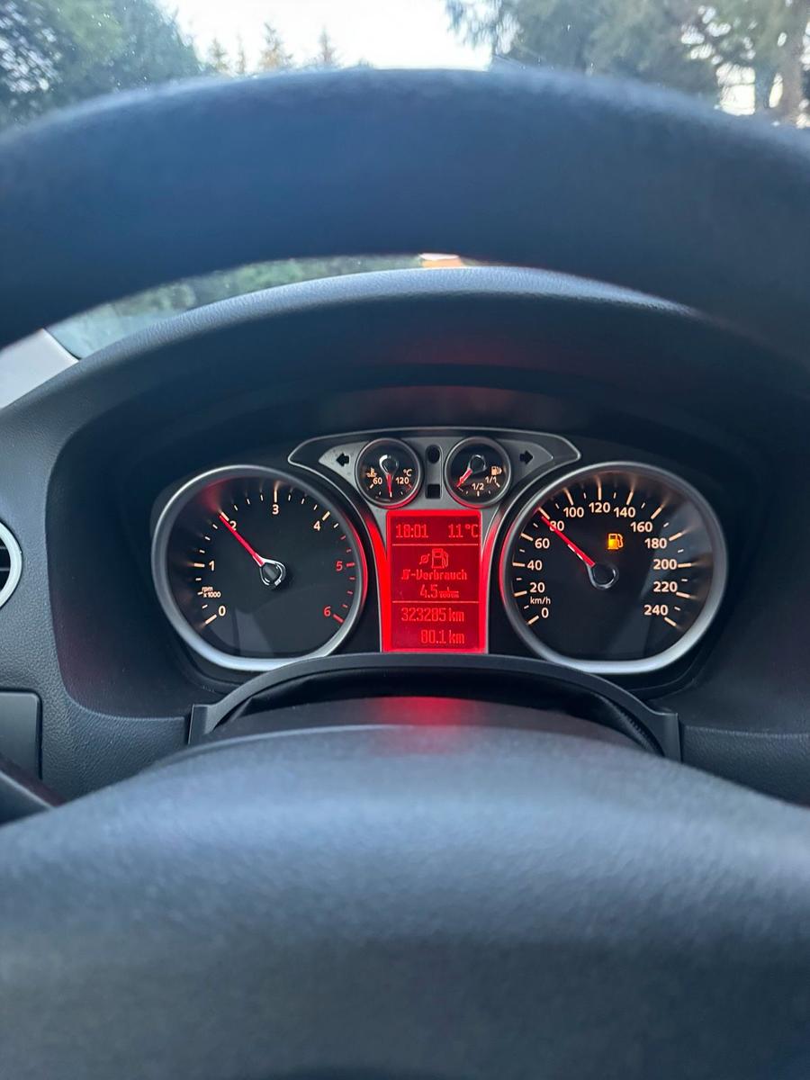 Ford Focus 2010 — engine 90 HP (66kW)