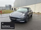 Tesla Model 3 Long Range AWD - silberne Tesla Model 3