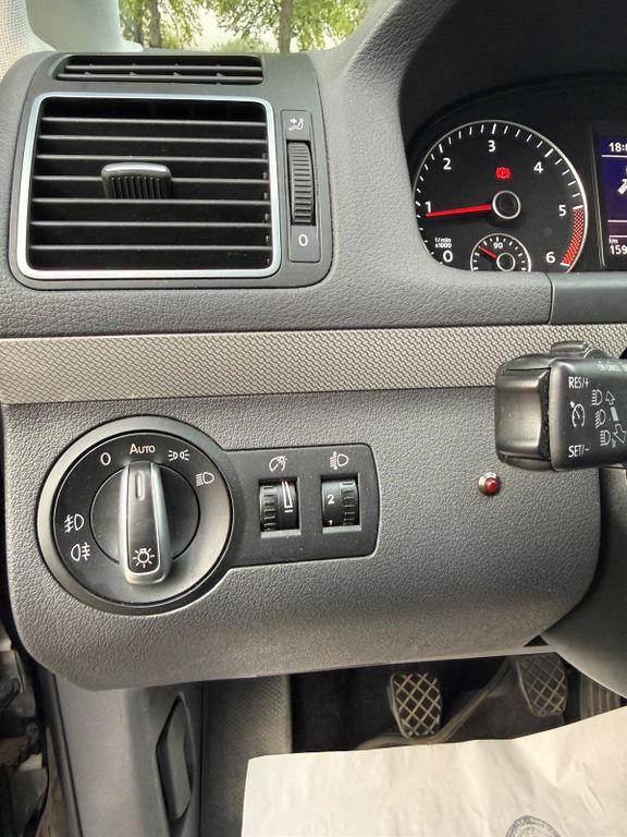 Volkswagen Touran 1.6 TDI Comfortline 7-Sitze Facelift - Bild 11