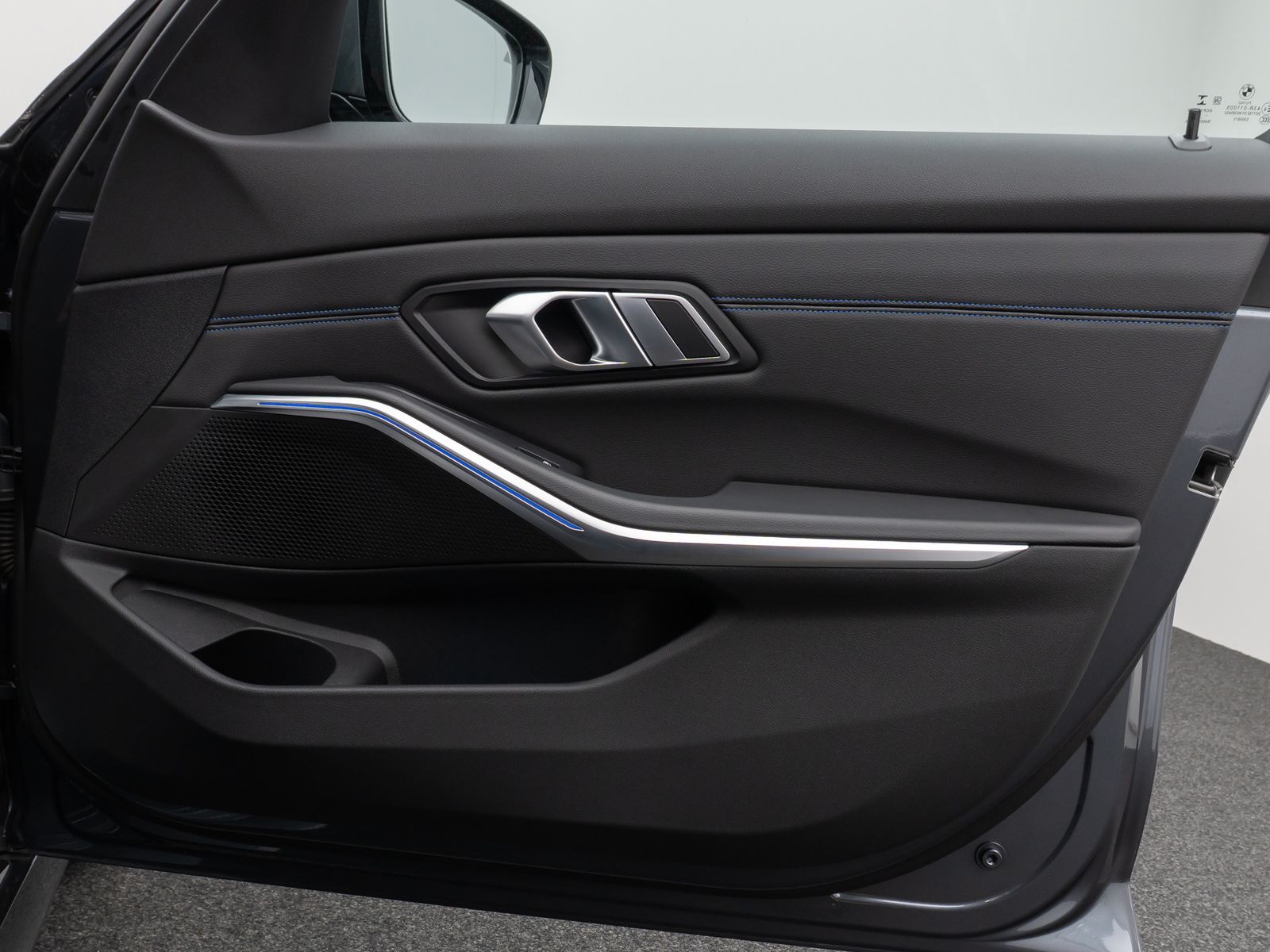 Fahrzeugabbildung BMW 330i xD M Sport Kamera Laser HUD DAB Komfort 19"