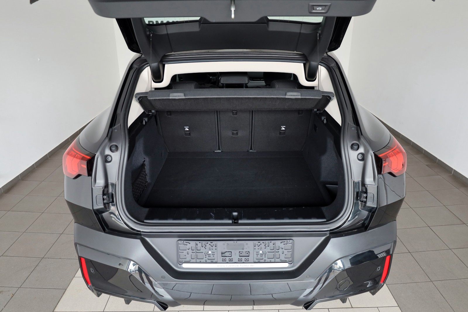 Fahrzeugabbildung BMW iX2 20 eDrive,Navi,LED,SH,Kamera,Ausparkassist