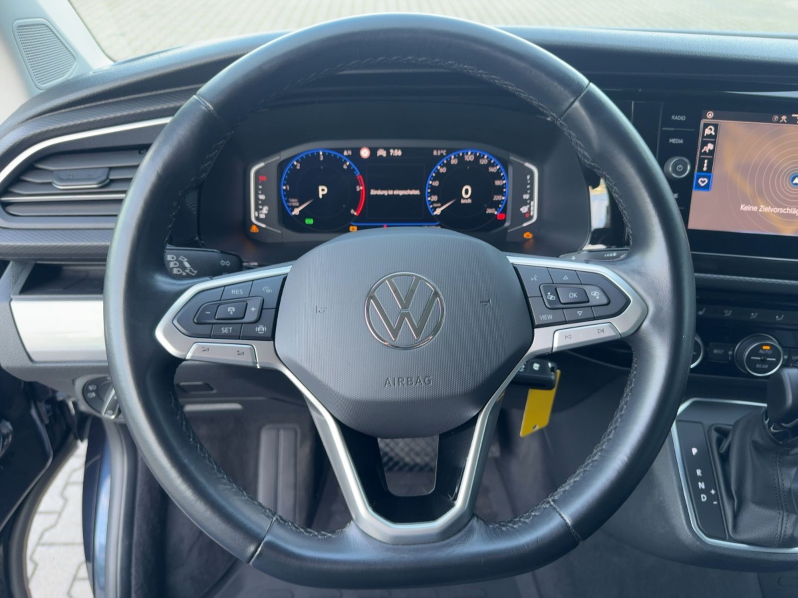 Fahrzeugabbildung Volkswagen T6.1 Multivan 2,0 TDI Navi Klima DAB+ Digital Co