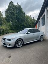 BMW E60 545i V8 - BMW 545 aus 2004: 545i