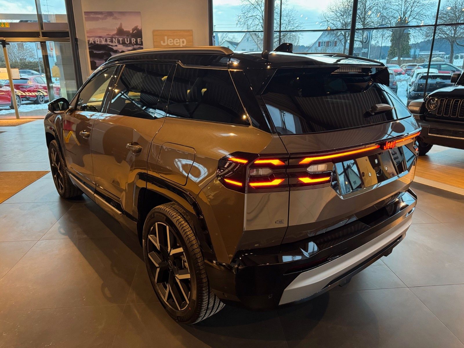 Fahrzeugabbildung Jeep Compass Elektro 74 kWh First Edition Pano 360°