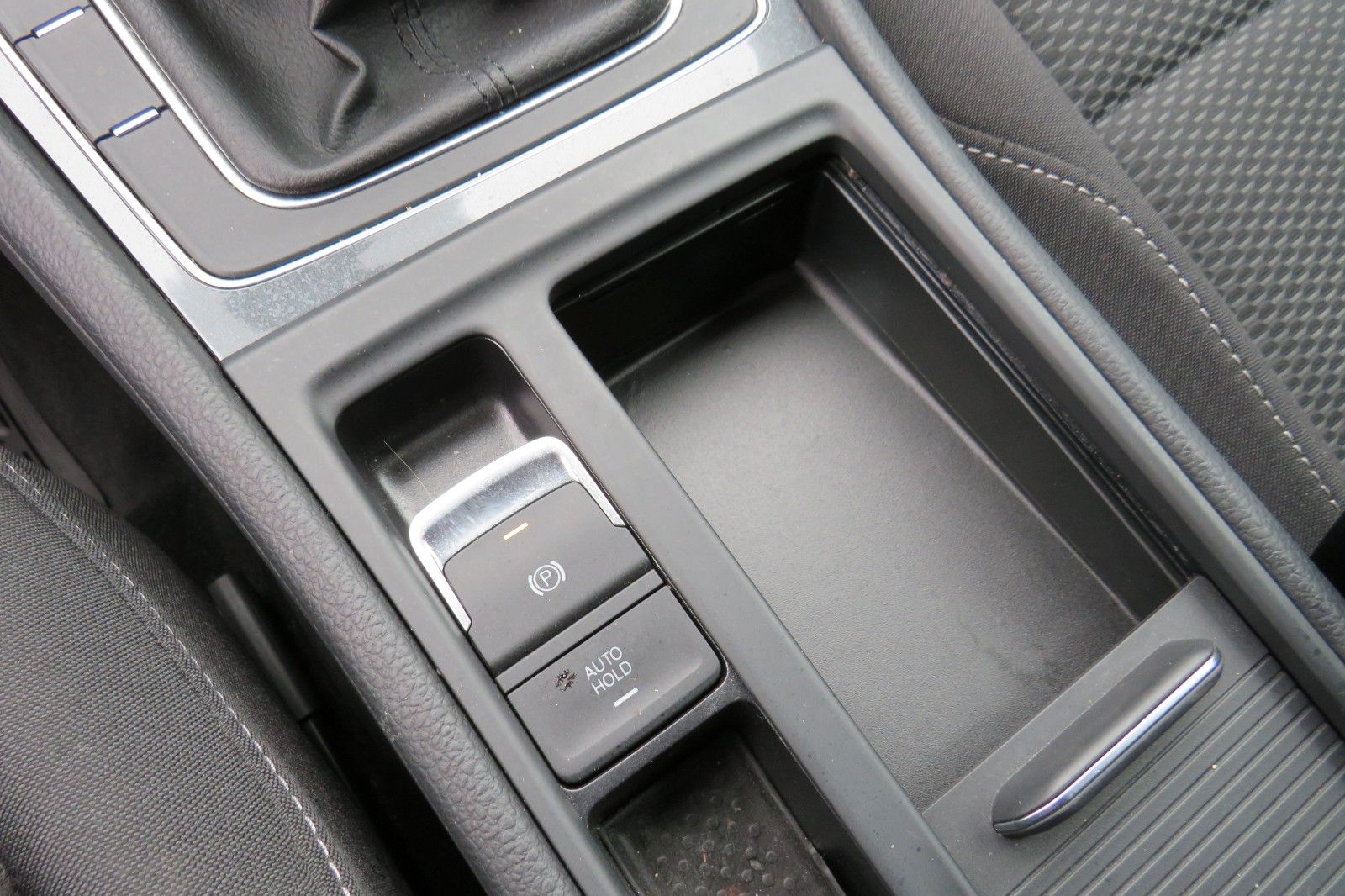 Fahrzeugabbildung Volkswagen Golf VII LIM. SITZH. TELVOR 8-FACH 4T. PDC 1.HD