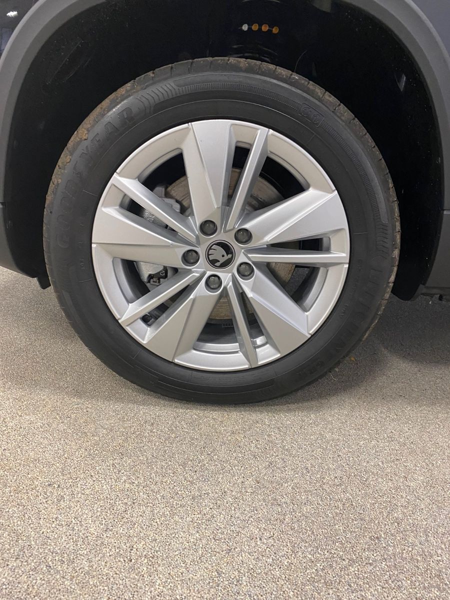 Fahrzeugabbildung SKODA Karoq 1.5 TSI DSG Selection+ACC+2030 Garantie+BC