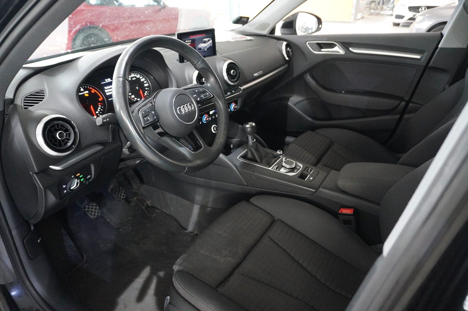 Fahrzeugabbildung Audi A3 Sportback 30 TDI S-LINE NAVI/LED/SH/SPORT/PDC