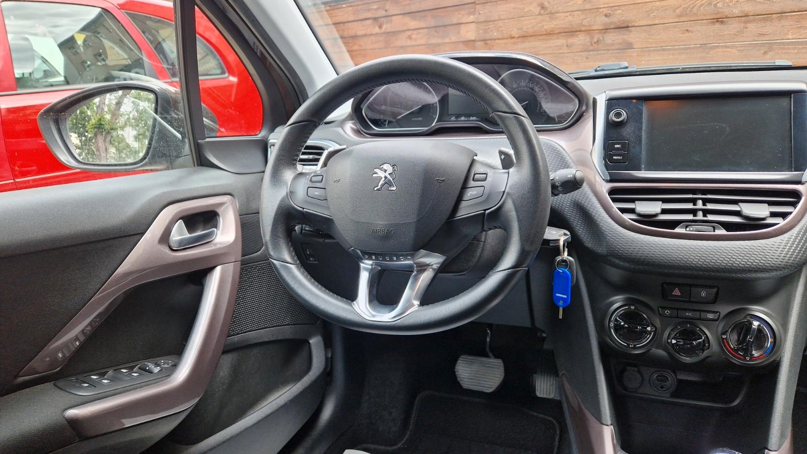 Peugeot 2008 Automatik, Start-Stop, PDC, SHZ, Tempomat
