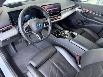 صورة 6 لـ 2024 BMW I5