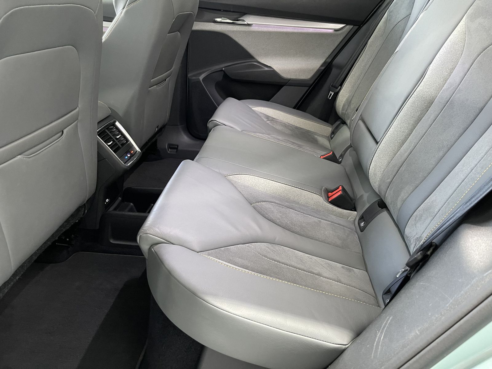 Fahrzeugabbildung SKODA Enyaq 60 Lounge*LED-Matrix*Leder*WP*Cam*Pano*