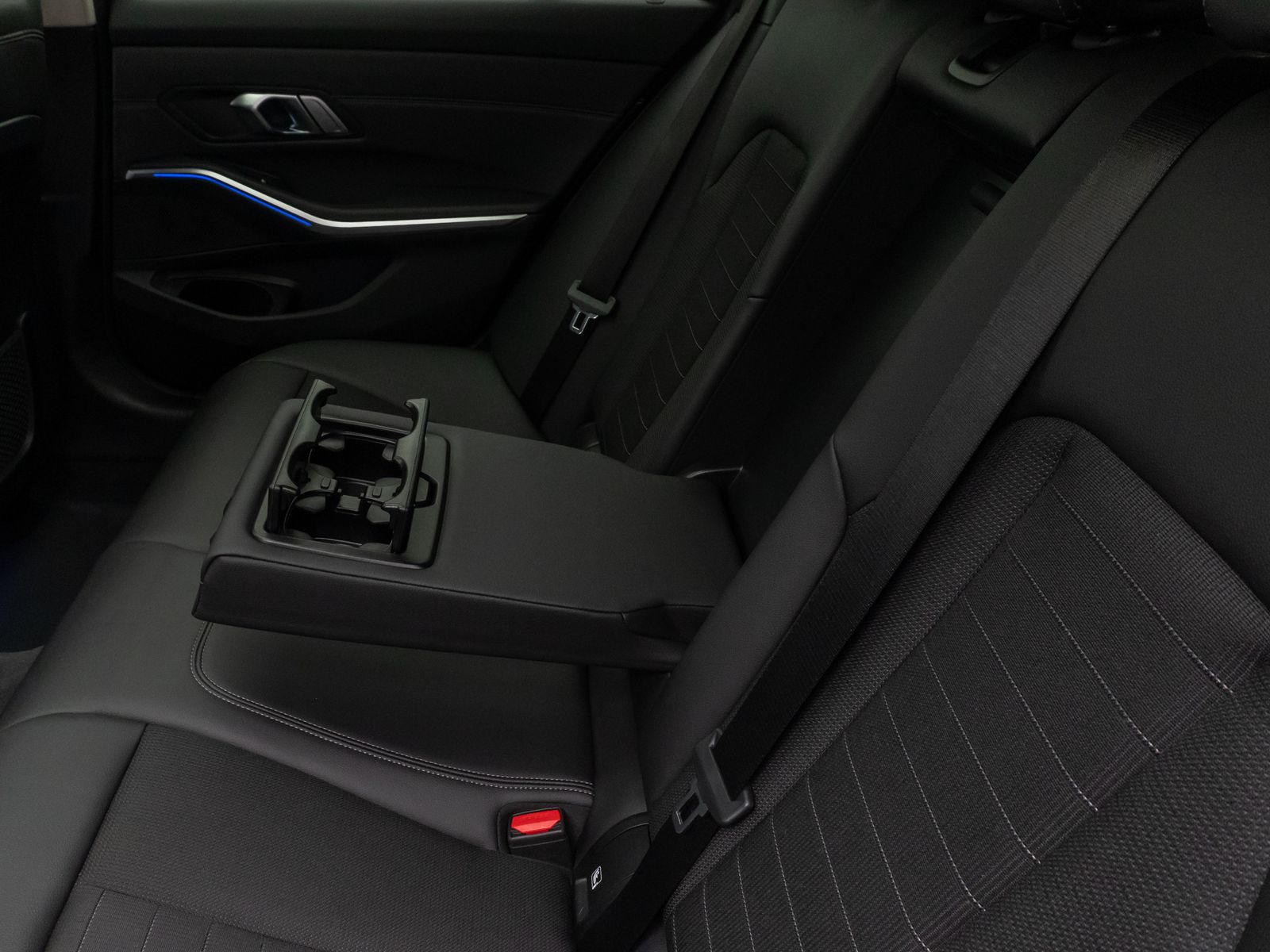 Fahrzeugabbildung BMW 320d SportLine Panorama Kamera DAB Komfort Alarm