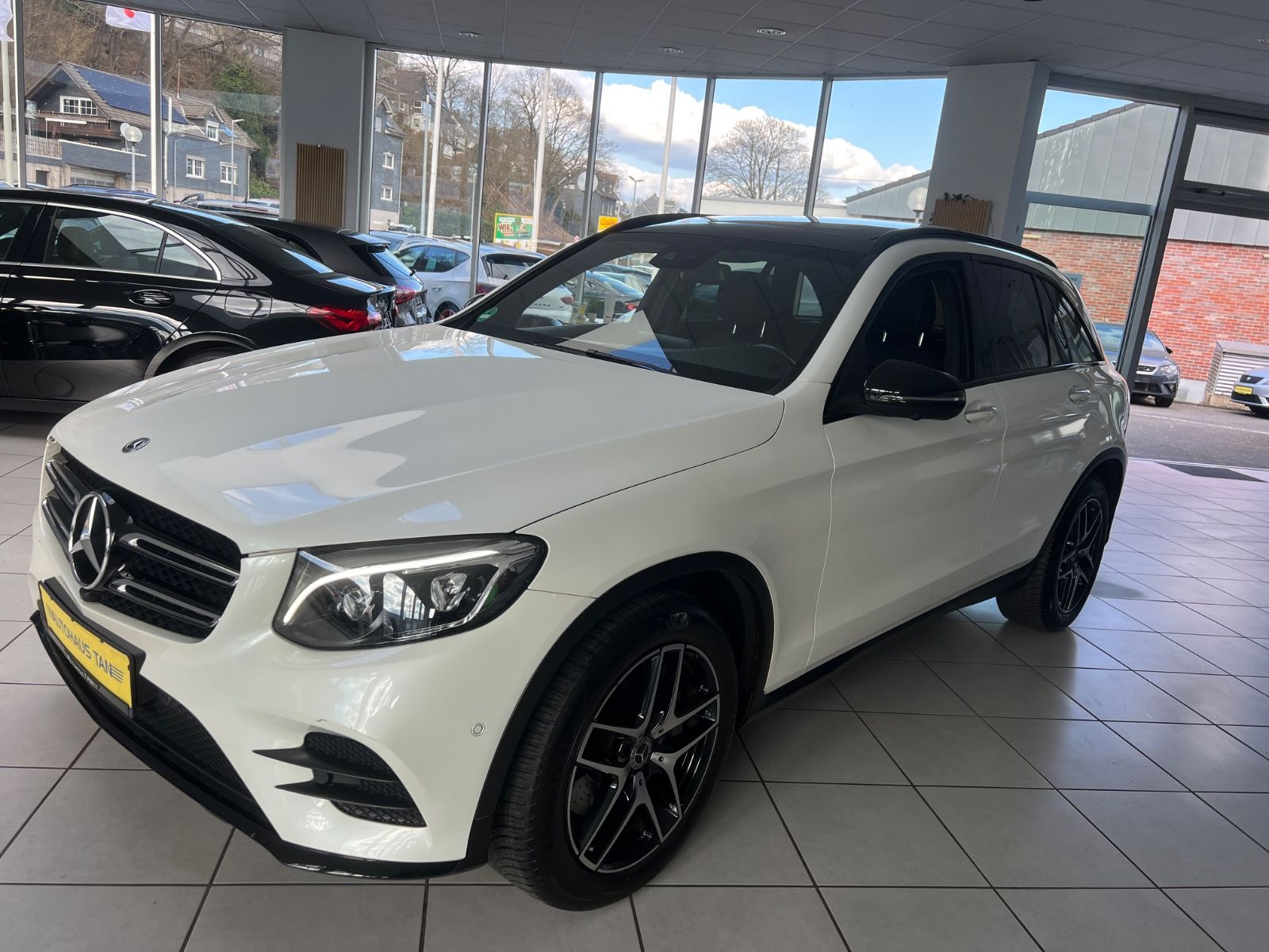 Fahrzeugabbildung Mercedes-Benz GLC 350 d 4Matic AMG LINE *PANORAMADACH*