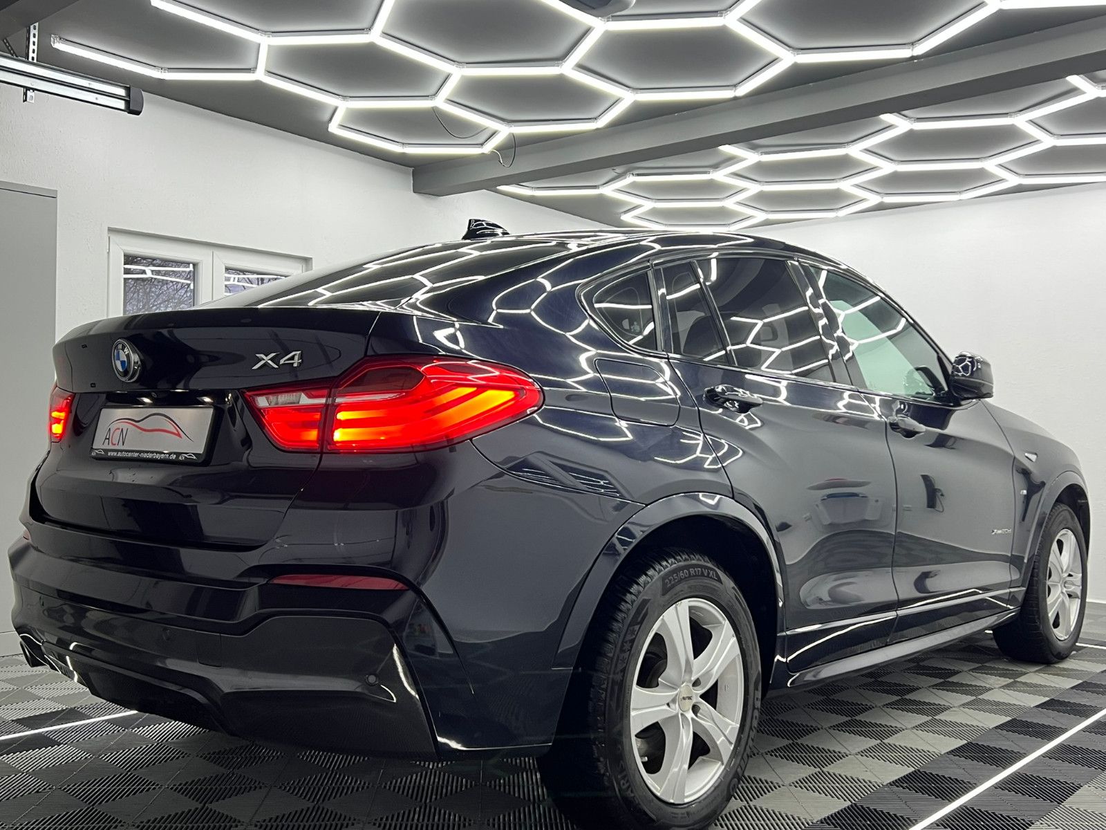 Fahrzeugabbildung BMW X4 xDrive 20 d M SPORT PAKET/LEDER/NAVI/KAMERA