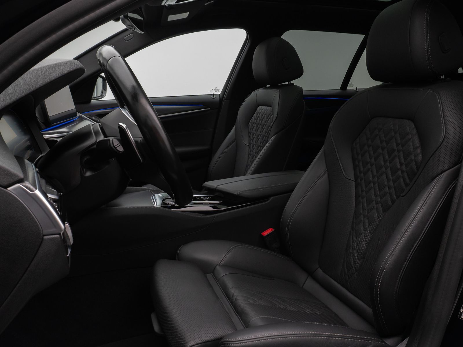 Fahrzeugabbildung BMW 530d M Sport Panorama Kamera Laser HUD DAB HiFi