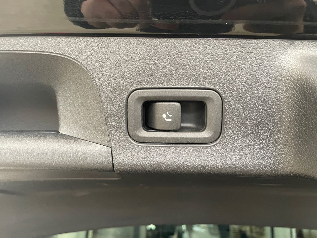 Fahrzeugabbildung Mercedes-Benz CLA 250 e SB AMG Night AHK Pano Navi LED Sport