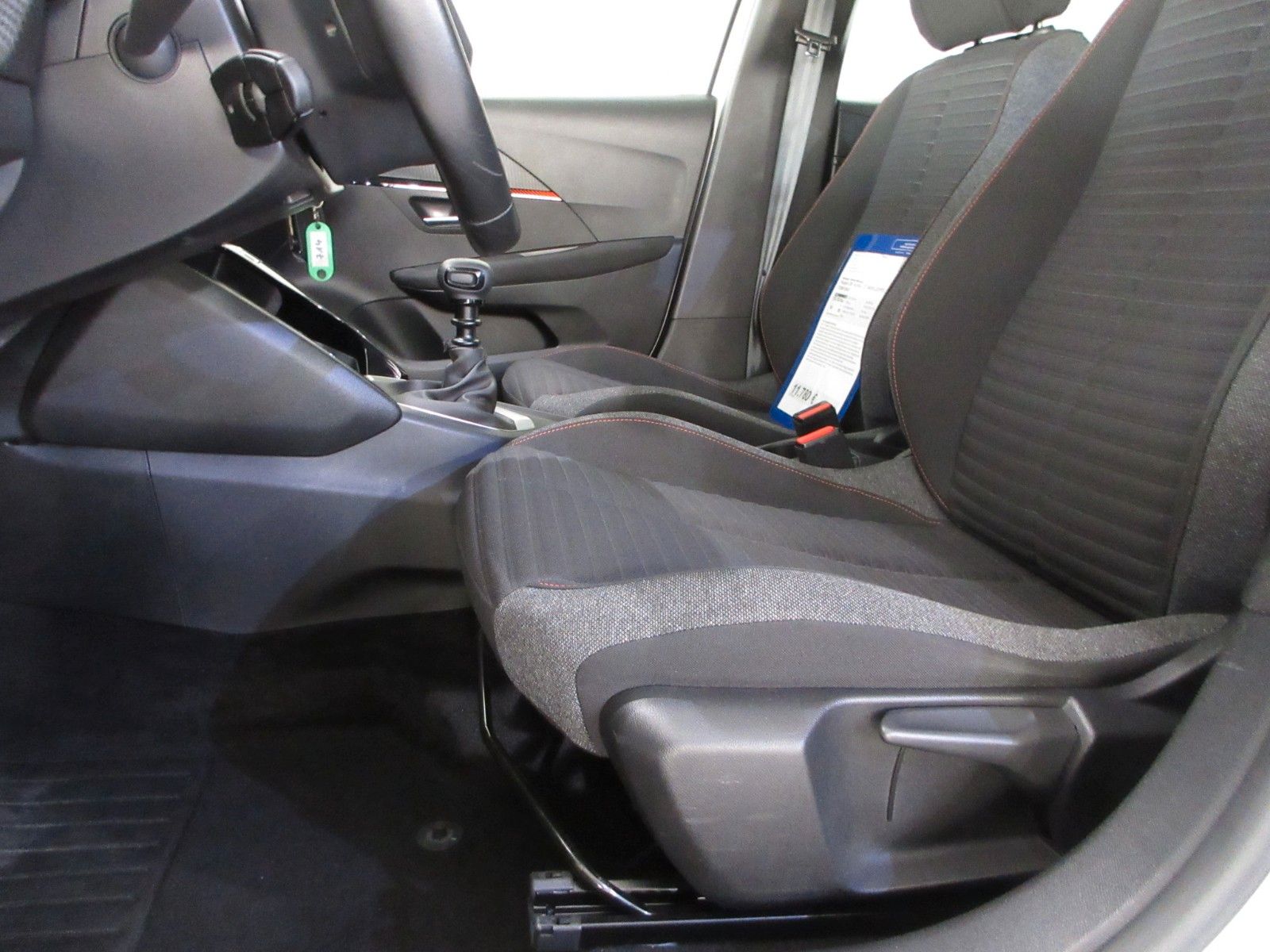 Fahrzeugabbildung Peugeot 208 Active 1.2T NAVI/LED/PDC/TEMPOMAT