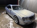 Mercedes-Benz CL 500 - - blaue Mercedes-Benz CL 500