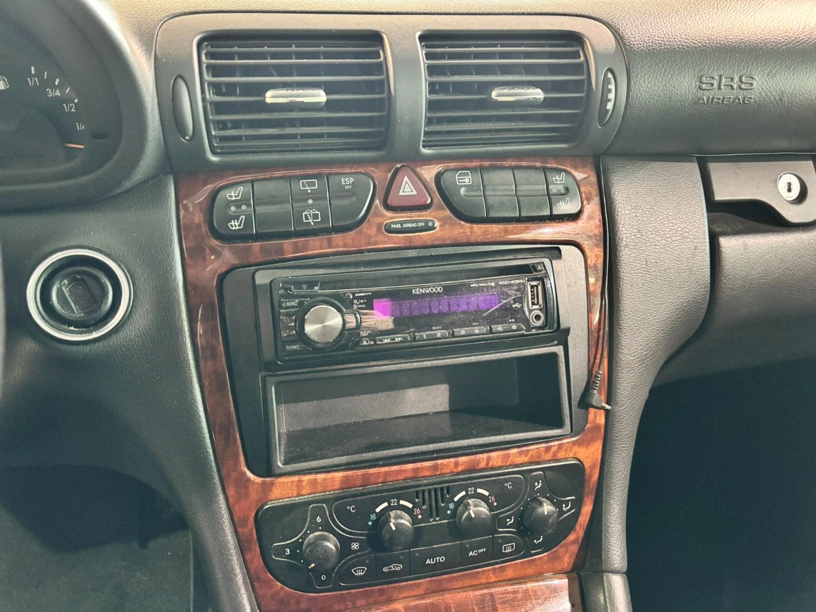 Mercedes-Benz C180 2004 — photo 18