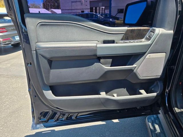 Ford F 150 Lightning Flash grosse Batterie im Vorlauf