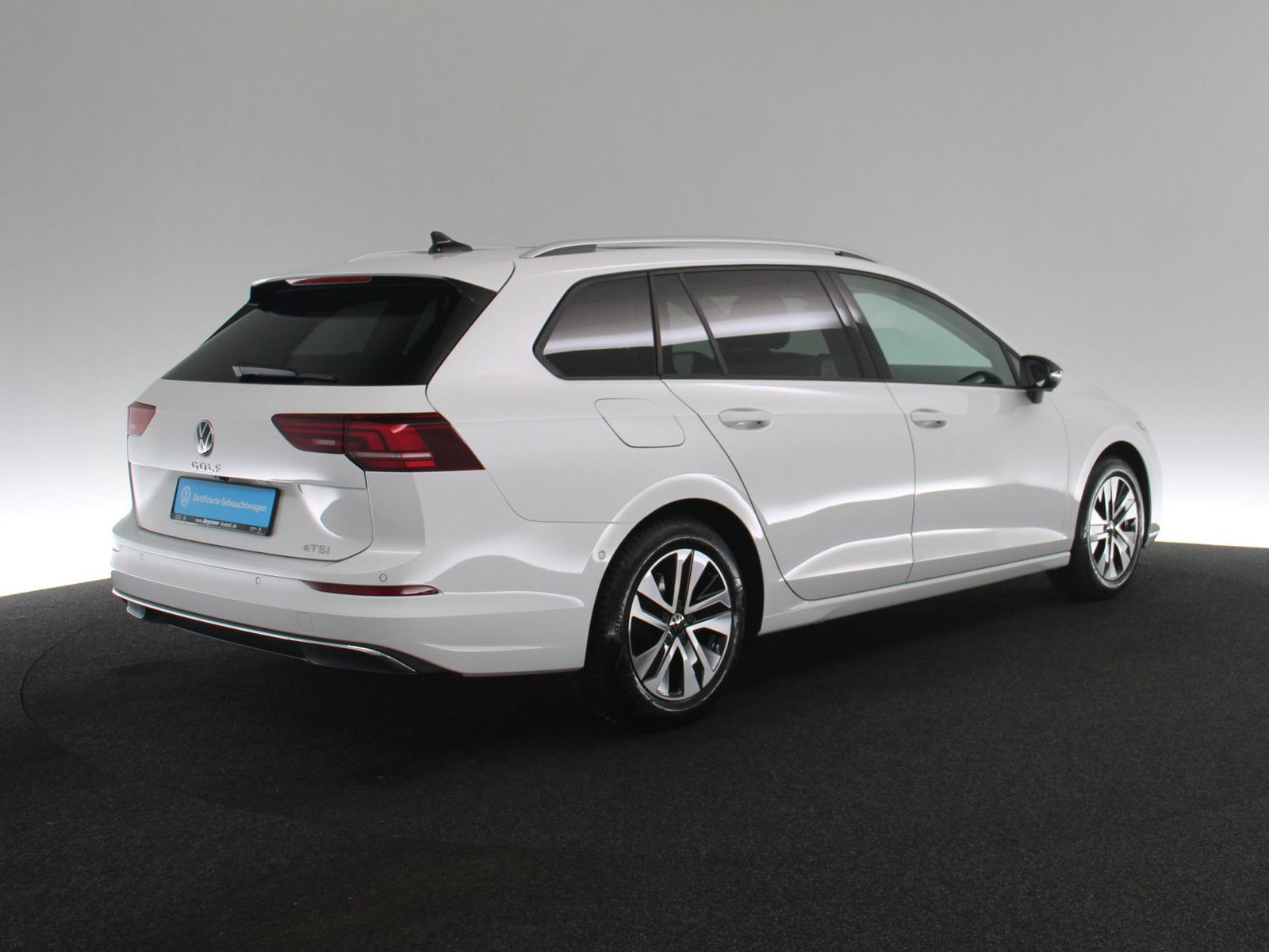 Volkswagen Golf VIII 1.5 eTSI Energy PANO NAVI KAMERA SHZ foto 5