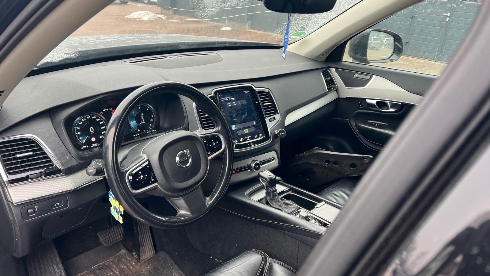 Fahrzeugabbildung Volvo XC90 Inscription AWD Frontschaden