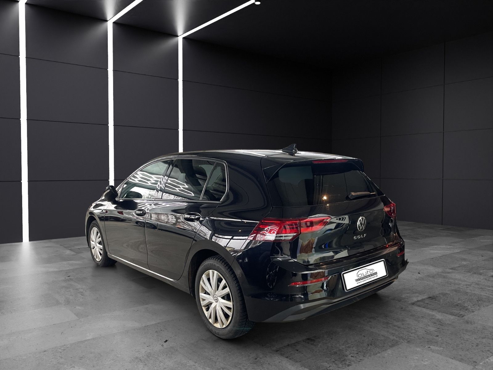 Fahrzeugabbildung Volkswagen Golf VIII*Standheizung*Kamera*Navi*ACC*SitzHZ*