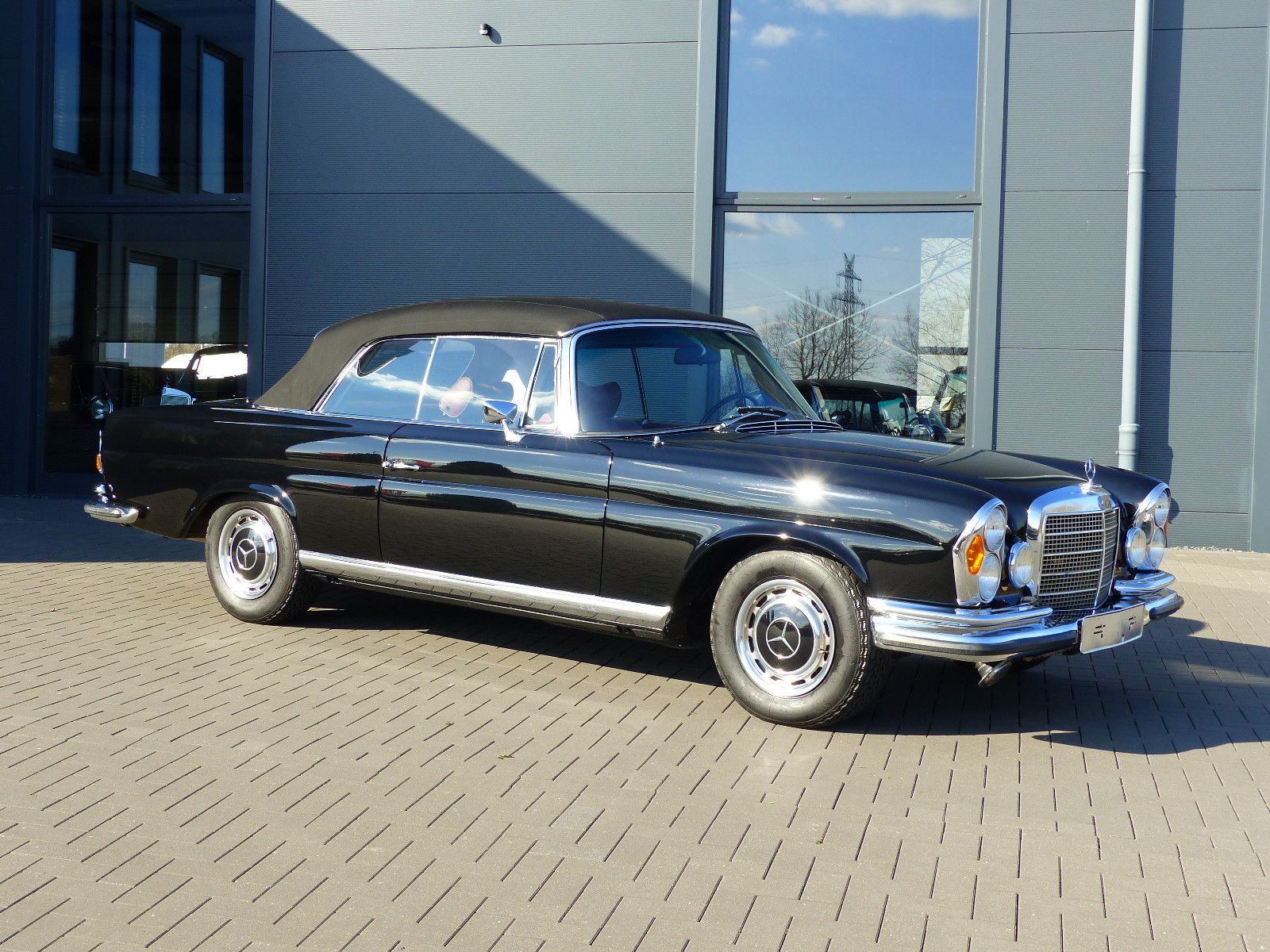 Fahrzeugabbildung Mercedes-Benz 280 SE 3,5  Cabriolet  111027... *Alle Extras*