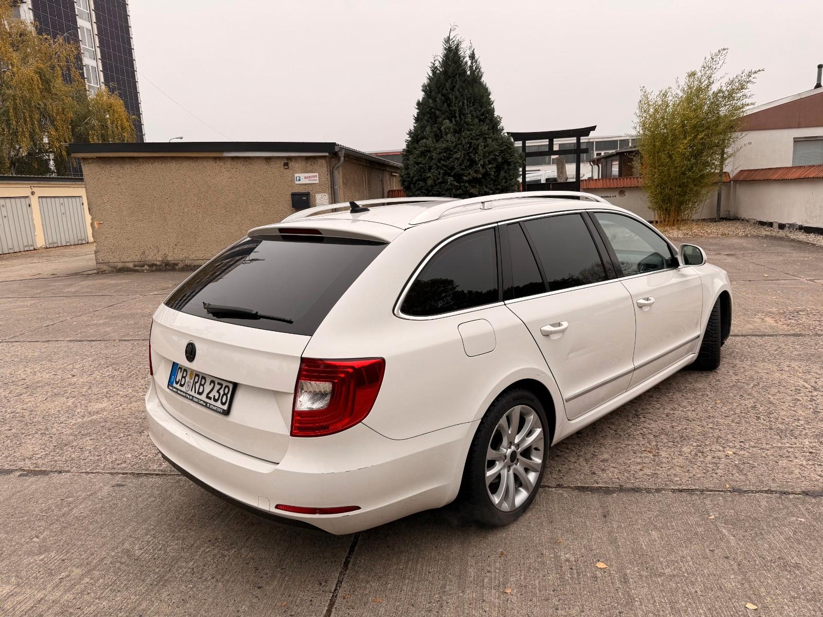Skoda Superb 2014 — салон