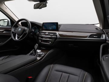 Fahrzeugabbildung BMW 530i LuxuryLine Kamera HUD Komfort SoftCl Alarm