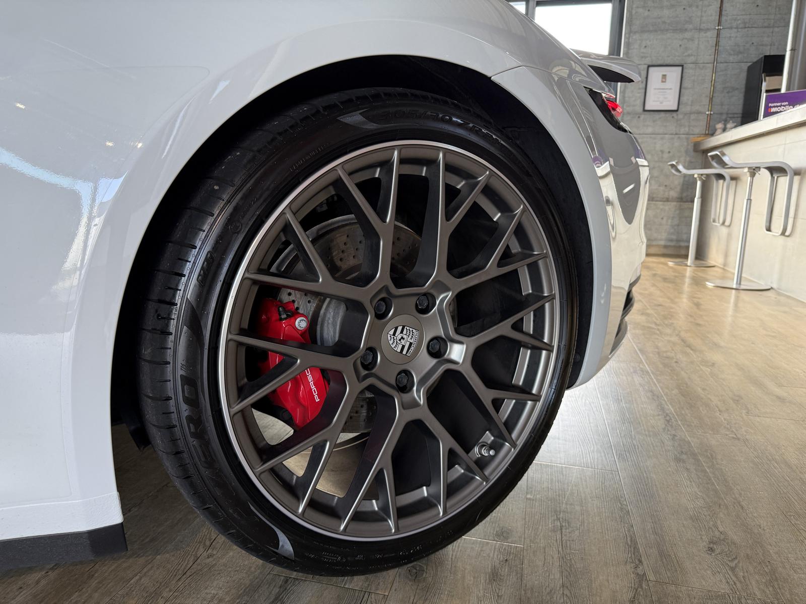 Porsche 992 Carrera 4S Cabriolet PDK*CHRONO*