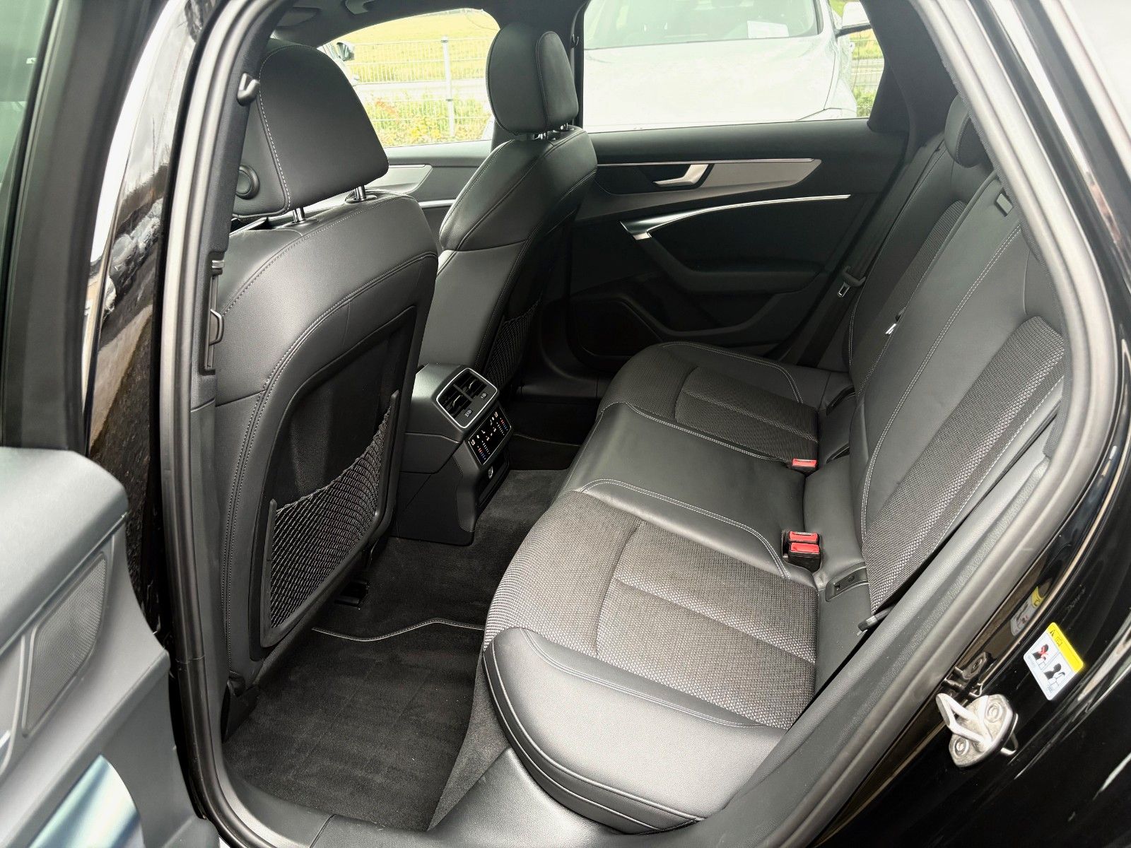 Fahrzeugabbildung Audi A6 Avant 45 TDI quattro S LINE SPORT PLUS LED PA