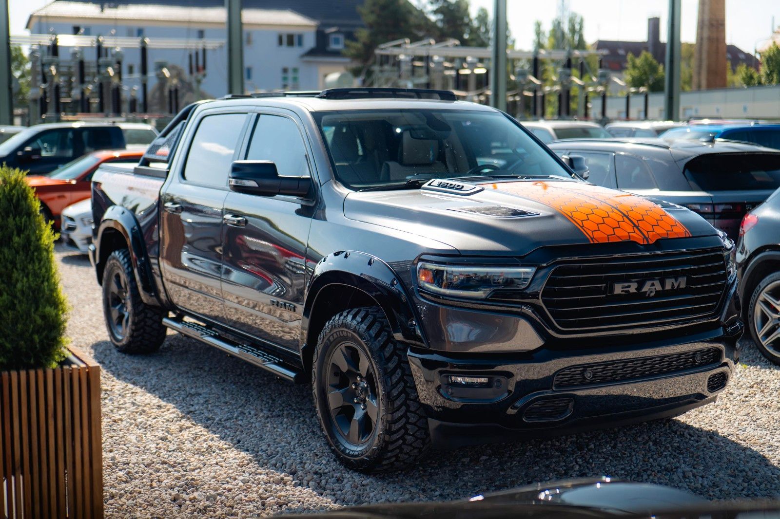 Fahrzeugabbildung Dodge RAM 5.7 V8 HEMI 4x4 OFFROAD Night Limited 19%
