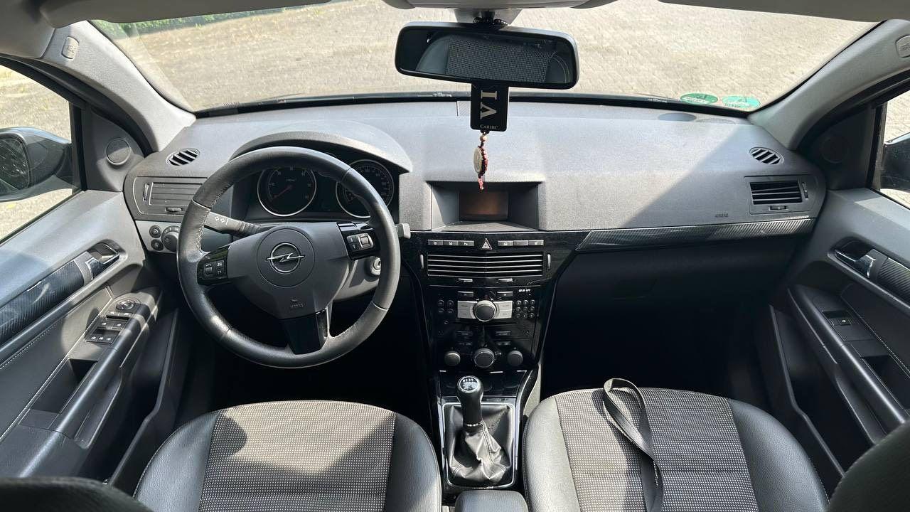 Opel Astra 2009 — photo 10