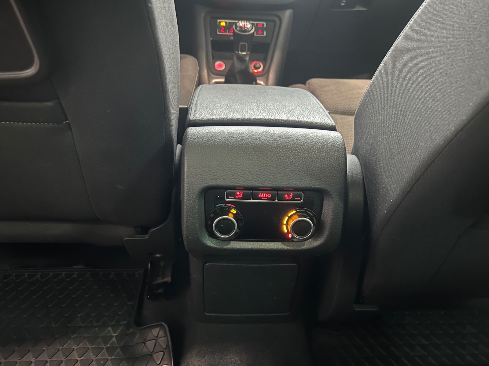 Fahrzeugabbildung Volkswagen Sharan 2.0 TDI Comfortline * PANO* R.KAMERA *AHK