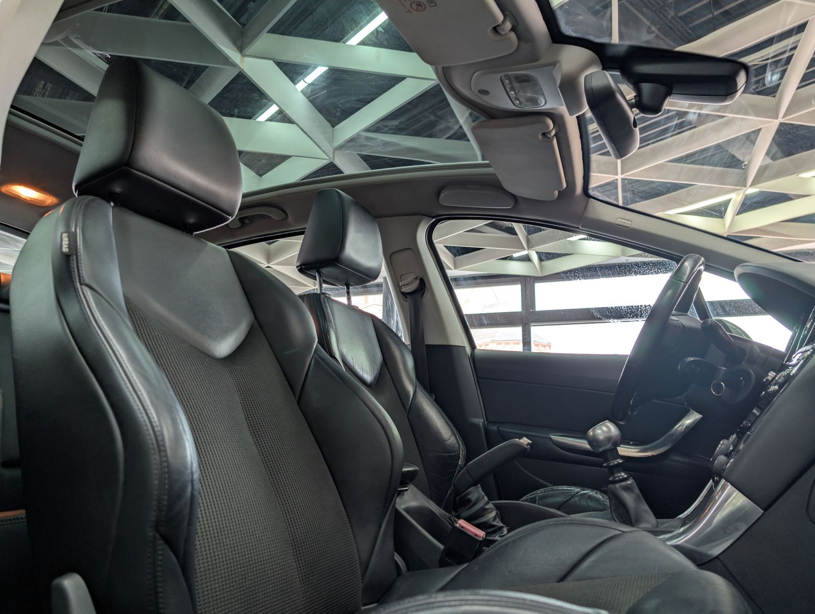 Fahrzeugabbildung Peugeot 308 GTi LEDER PANO XENON TEMP PDC NAVI 18-ZOLL