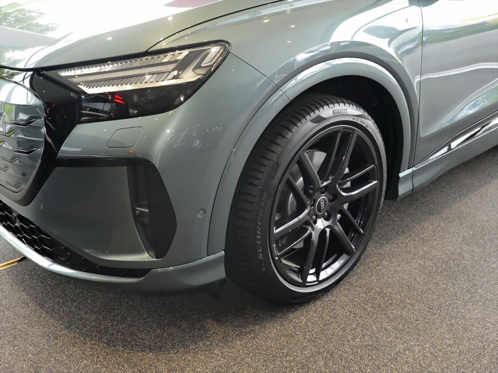 Audi Q4 e-tron performance Tech pro Paket Matrix Navi imagem 3