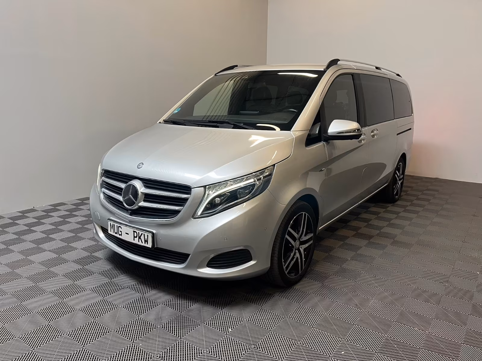 Mercedes-Benz V 250d AVANTG.Lang*ACC-Pano-AHK-8Sitze-360*