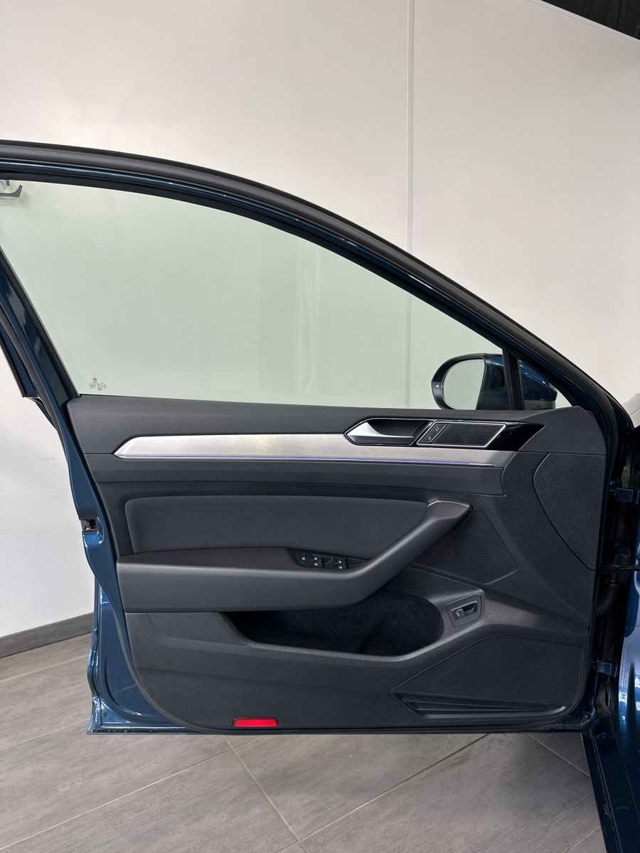 Fahrzeugabbildung Volkswagen Passat Variant Business NAV+IQ-LIGHT+AHK+KAM+VC