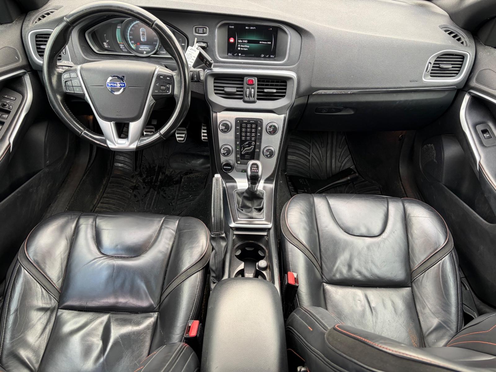 Volvo V40 Cross Country 2015 — фото 12