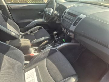 Mitsubishi Outlander - 12